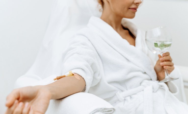 Read more about the article Revitalize Your Glow with IV Therapy in Beverly Hills